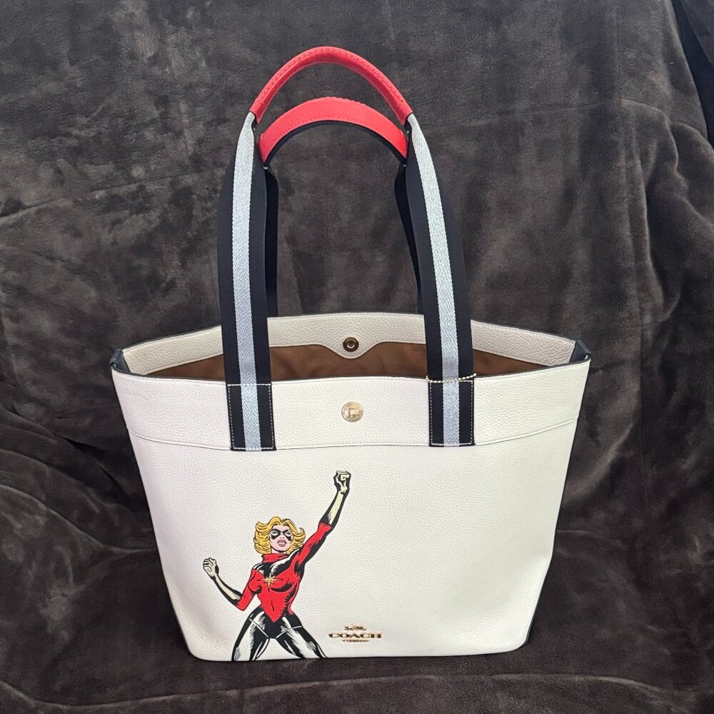 Coach Marvel Jes Tote With Carol Danvers